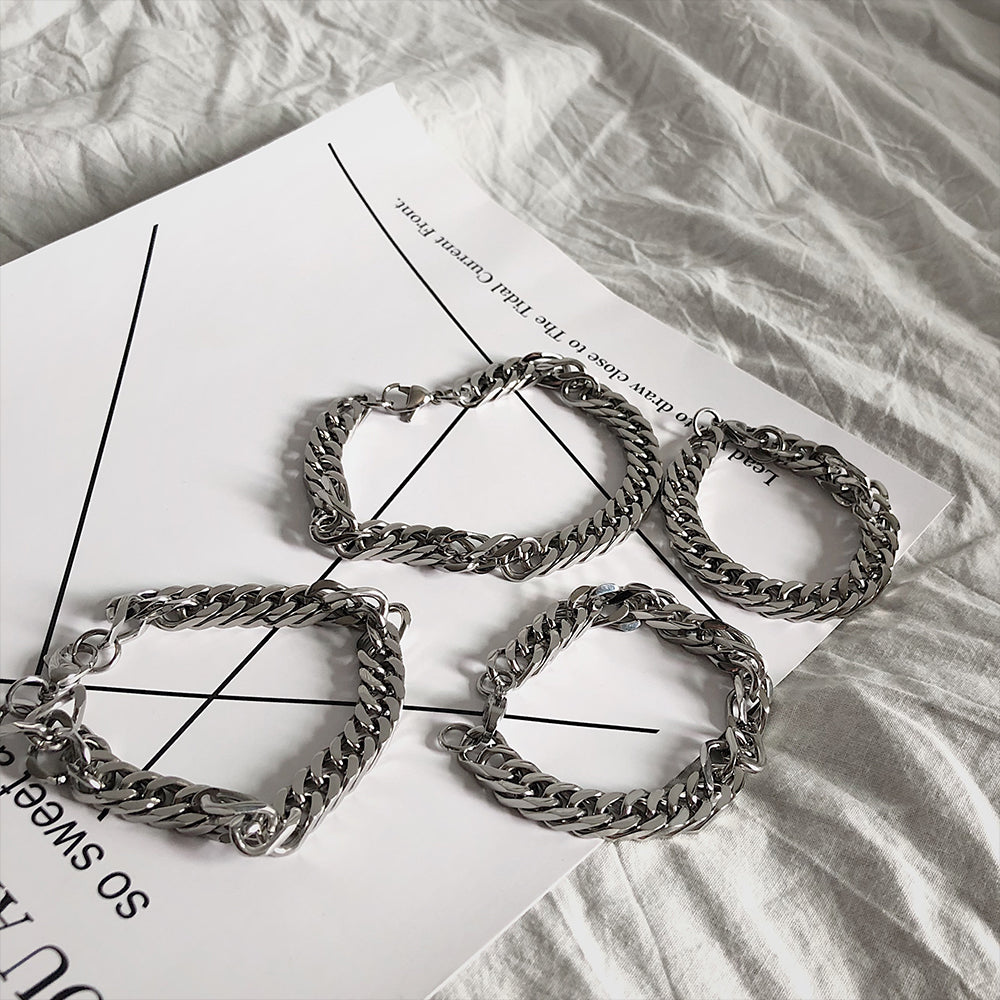 ESSENTIAL CHAIN BRACELET