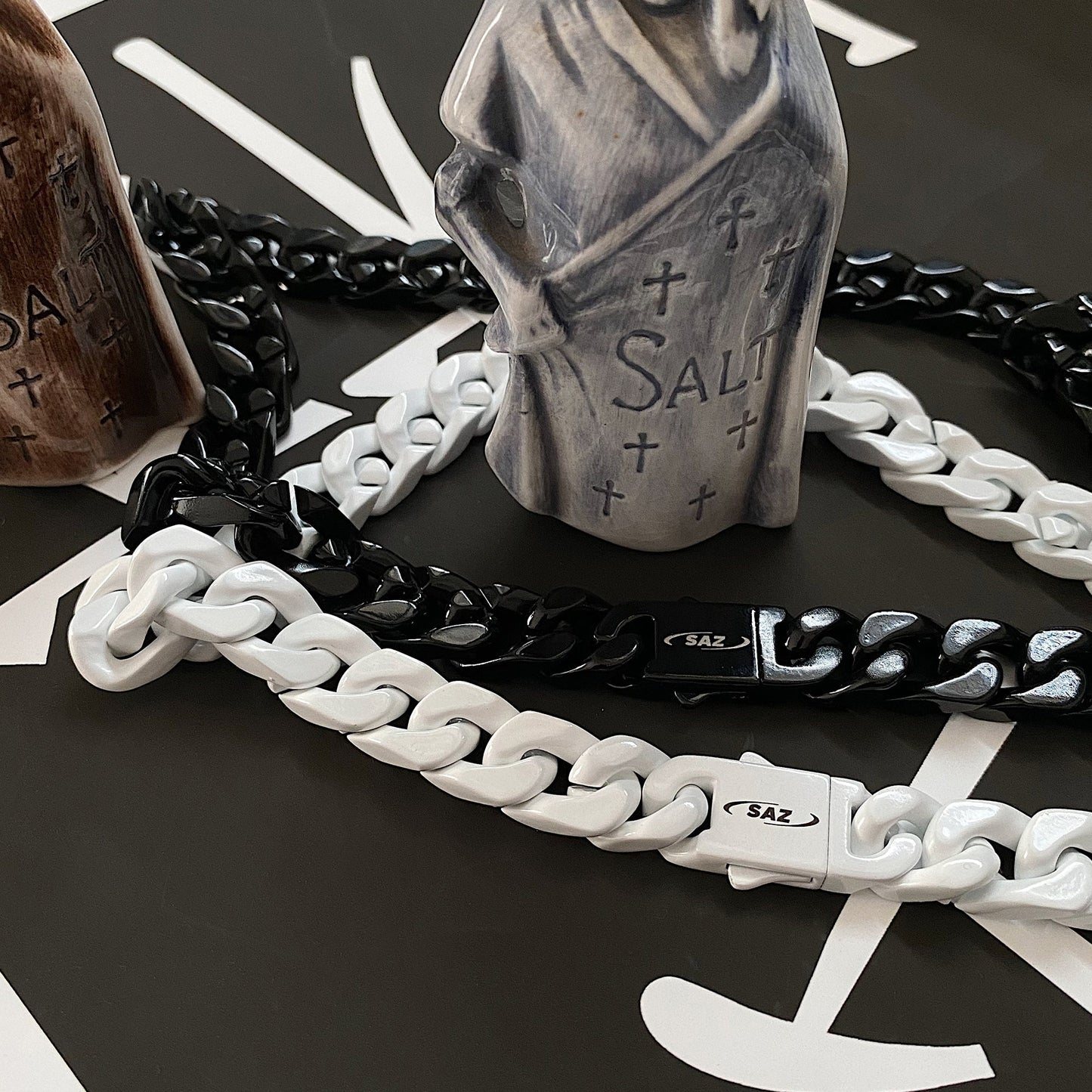 WHITE / BLACK CUBAN CHAIN NECKLACE