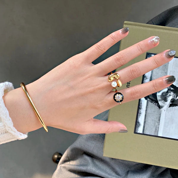 Adele Chic Pearl Gold Ring